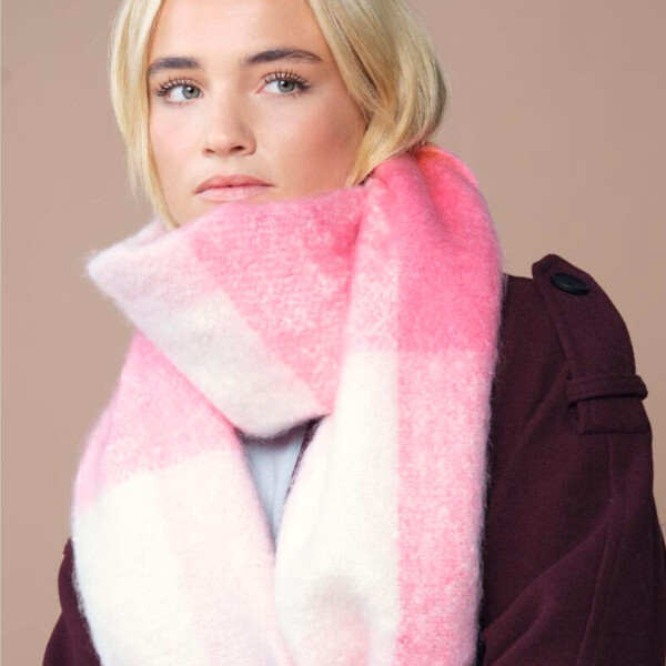 Fluffy Check Scarf Thumbnail