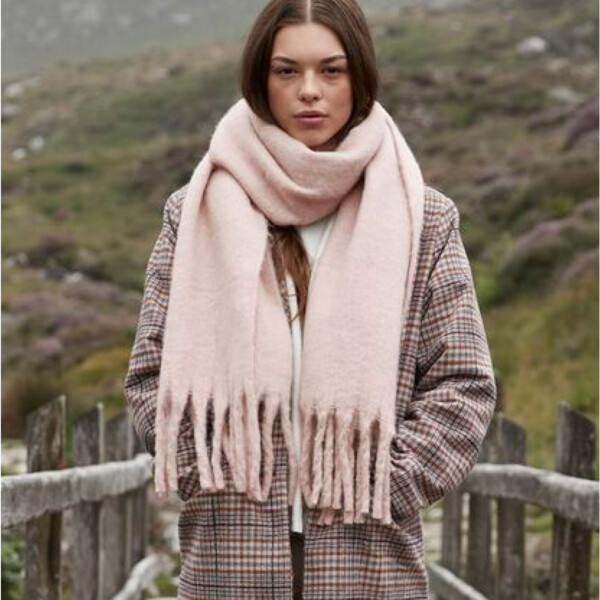 Fluffy Scarf Thumbnail